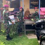WUJUD KEPEDULIAN MARINIR TNI AL, SATGAS PENGAMANAN AMBALAT BAGIKAN SEMBAKO PADA MASYARAKAT SEBATIK