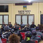 Dansatgas Yonif 715/Motuliato Monitoring Mediasi Konflik Antar Pendukung Paslon Bupati di Puncak Jaya