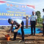 Danlanud Sultan Hasanuddin Melakukan Peletakan Batu Pertama Pembangunan Satuan Pelayanan Pemenuhan Gizi