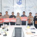 Apresiasi Kinerja, Kabid Humas Polda Metro Jaya Beri Penghargaan Kepada Personel Terbaik