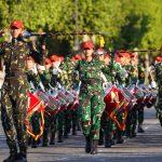 Prajurit TNI dan Lokananta Berlatih di Boulevard Bersejarah Paris