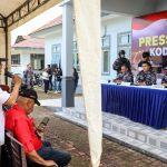 TNI AL GAGALKAN UPAYA PENYELUNDUPAN SOLAR ILEGAL DI PERAIRAN TELUK AMBON