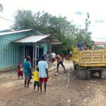 Satgas TMMD ke-126 Kodim 1810/Tambrauw dan Warga Kampung Babak Gotong Royong Rehabilitasi Gereja Advent