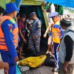TNI AL BERSAMA INSTANSI TERKAIT BERHASIL EVAKUASI KORBAN KMN. ANUGRAH INDAH 18