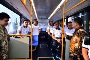KASAL RESMIKAN BUS LISTRIK PERDANA DI MABESAL, BUKTI NYATA KOMITMEN TNI AL MENUJU ZERO EMISSION 2060