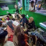 Polres Jakbar Berikan Layanan Kesehatan dan Trauma Healing untuk Korban Kebakaran Aspol Kalideres*  *Wujud Kepedulian, Dokkes Polres Jakbar Layani Pengungsi Kebakaran Aspol Kalideres