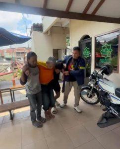 Polsek Tambora Bantu Sopir Bajaj yang Terjatuh Tak Sadarkan Diri