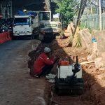 Proyek Saluran PDAM di Jalan Pondok Gede Disorot, Diduga Abaikan Standar Keselamatan Kerja