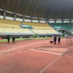 Detik-detik Kick Off, Tim Jibom Brimob PMJ ‘Bersih-bersih’ Stadion Chandrabaga dari Bom