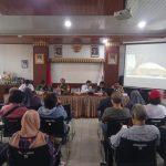 Ciptakan Lingkungan Bersih, Bhabinkamtibmas Jelambar Sosialisasi Pengolahan Sampah