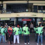 Jumat Berkah, Polsek Metro Tamansari Berbagi dengan Komunitas Ojol dan Warga