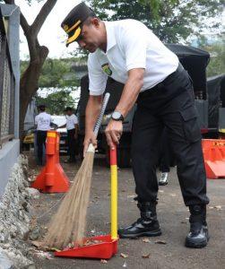 Budayakan Lingkungan Bersih, Polres Metro Jakarta Barat Gelar Apel Pencanangan Jaga Jakarta Bersih dan Asri secara serentak