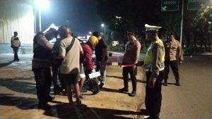 Patroli Blue Light Polsek Kebon Jeruk Dapat Apresiasi Warga Saat Jaga Wilayah di Dini Hari