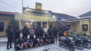 Brimob Polda Metro Jaya Gagalkan Tawuran Dini Hari di Sukatani Bekasi, 8 Remaja & 3 Sajam Diamankan