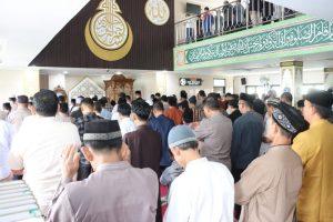 Mengawali Pengabdian dengan Doa dan Dakwah, Kapolres Metro Jakarta Barat Jadi Khotib Salat Jumat