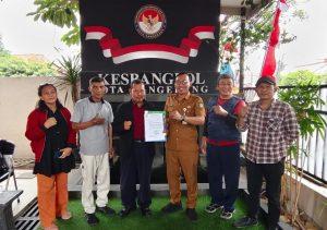 Dorhan Ketua INDEPENDEN CONTROL SOCIAL Kota Tangerang Terima SKTL di Kantor Kesbangpol