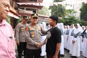 Kapolres Jakbar Turun ke Sekolah, Ajak Pelajar Jadi Generasi Berprestasi dan Anti tawuran