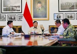 Prabowo Evaluasi Penanganan Bencana dari Gempa Flores hingga Gunung Anak Krakatau