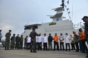 TNI AL KERAHKAN UNSUR KAPAL PERANG UNTUK CARI LIMA JURNALIS YANG HILANG KONTAK SAAT MELIPUT GUNUNG ANAK KRAKATAU
