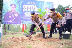 Kapolda Jambi Tanam Pohon Dukung Green Policing Di SPN